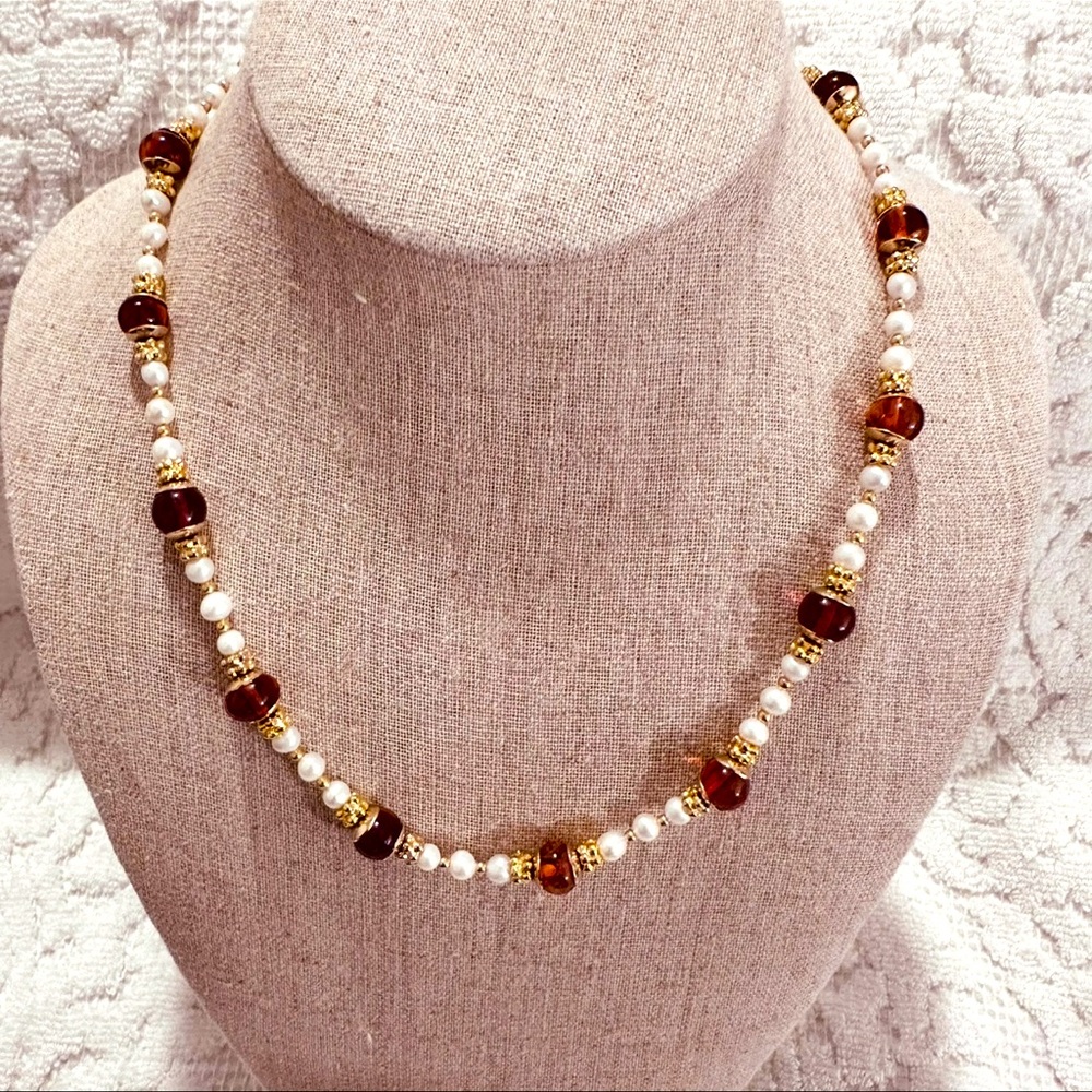 Museum Company | Necklace | Pearl & Amber Necklace